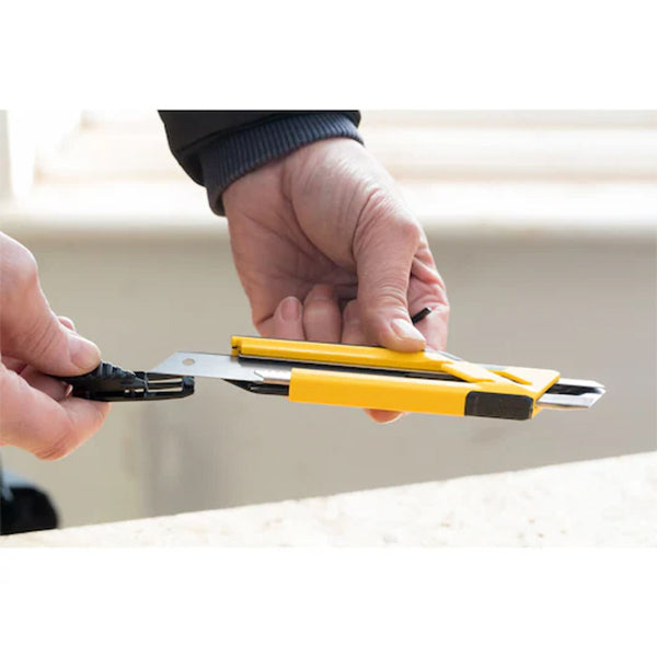 Cutter AUTOBLOCCANTE - Taglierino - Coltello con lama 18mm - Stanley - STHT10266-1 Cutter AUTOBLOCCANTE - Taglierino - Coltello con lama 18mm - Stanley - STHT10266-1